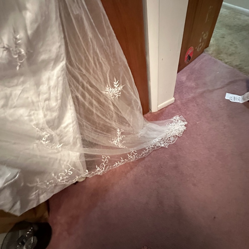 JJs House Elegant White Wedding Dress - Picture 2 of 3